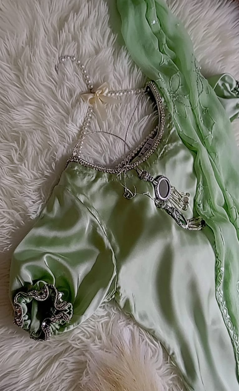 Soft Tone. Pistachio Glow. Serenity