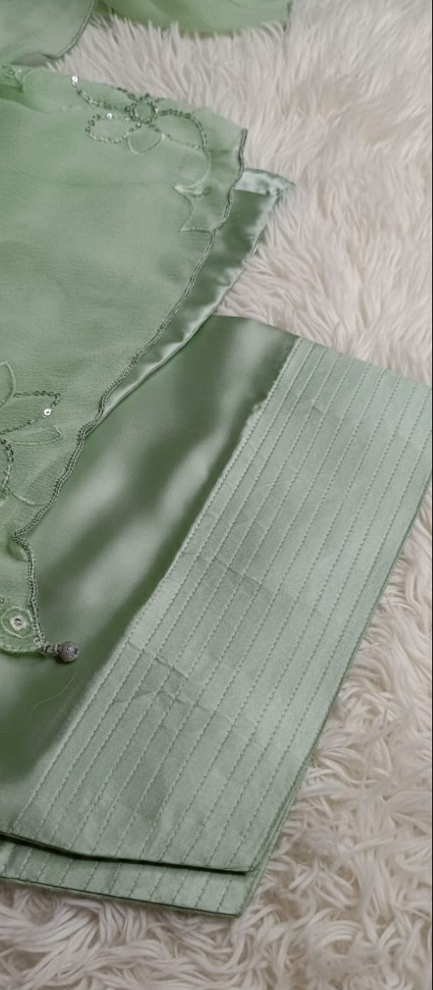 Soft Tone. Pistachio Glow. Serenity