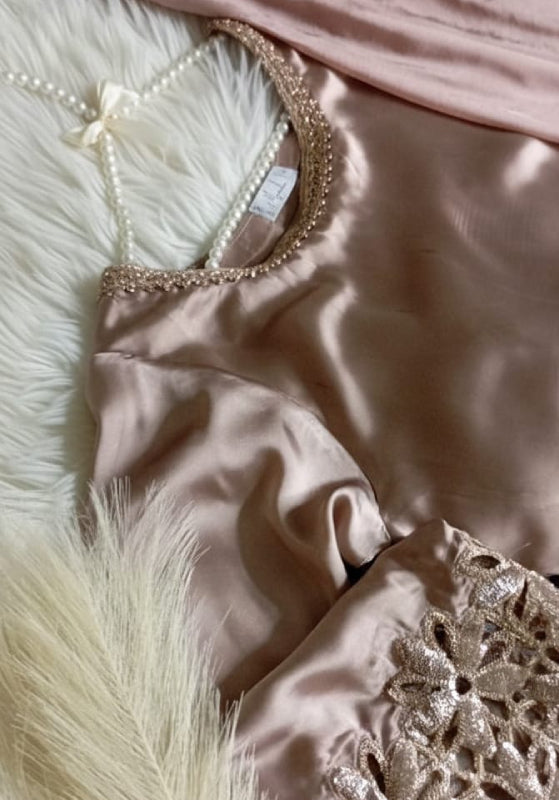 Soft Hue. Silk Flow. Grace