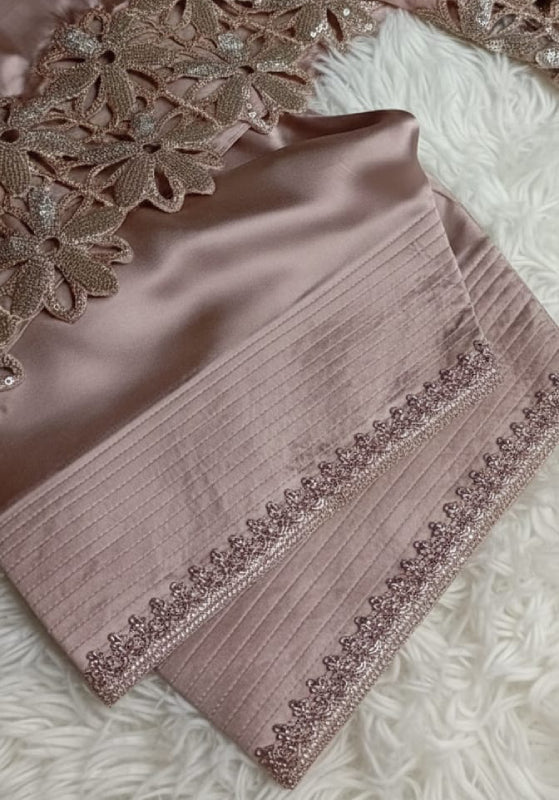Soft Hue. Silk Flow. Grace